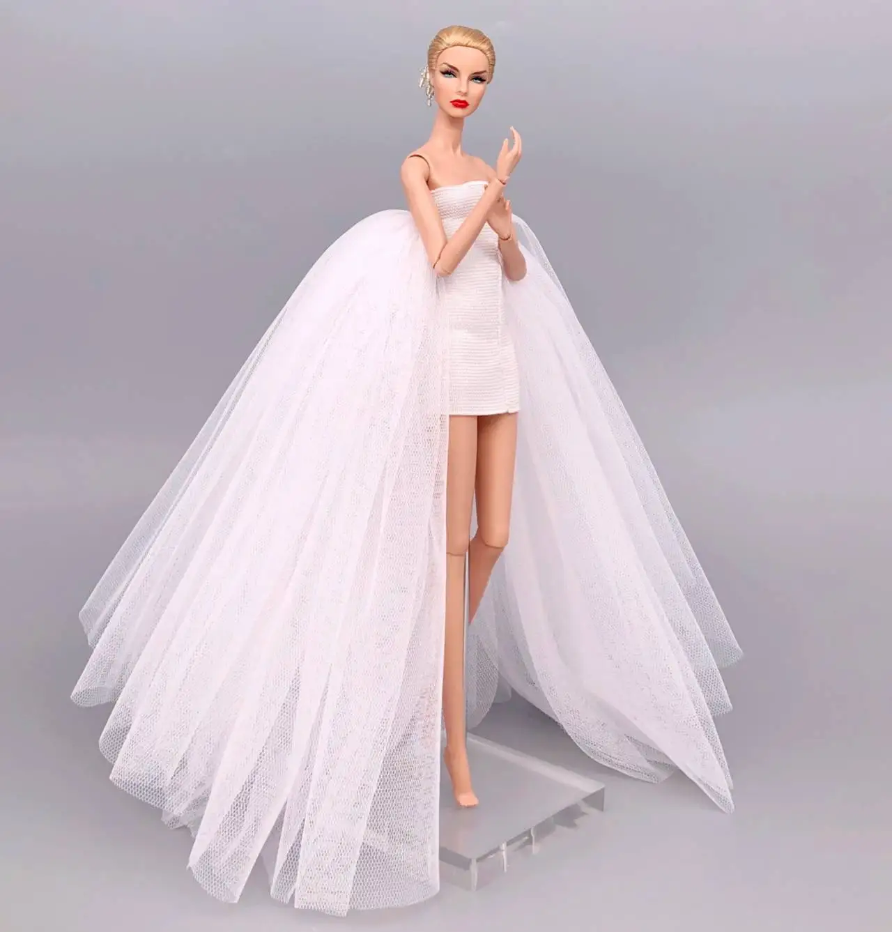 Kép /_images_/Divat-eredeti-elegáns-lady-esküvői-ruha-barbie-baba/3_276.jpeg