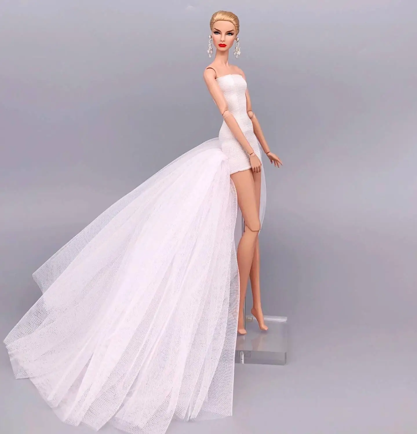 Kép /_images_/Divat-eredeti-elegáns-lady-esküvői-ruha-barbie-baba/4_276.jpeg